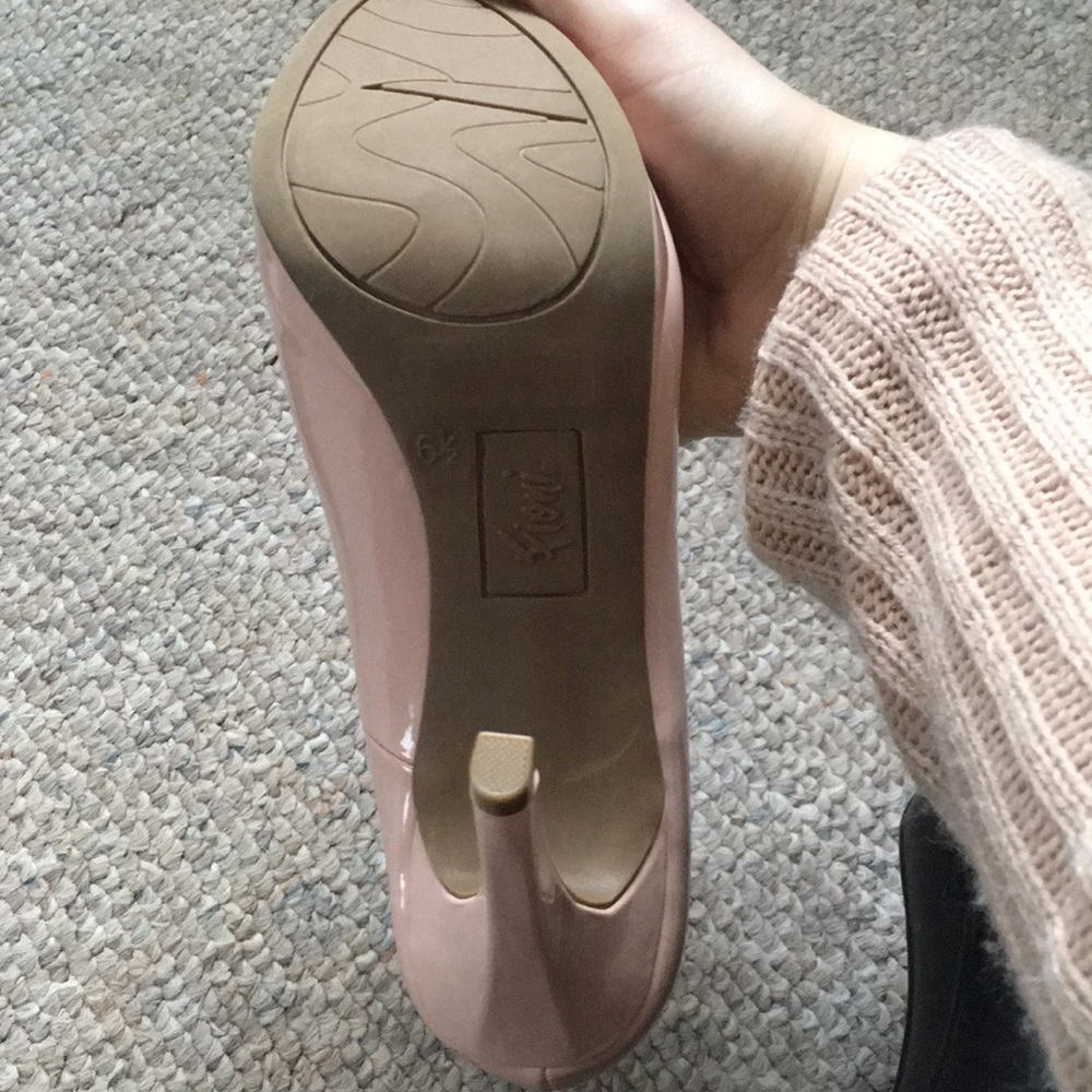 Pumps - Picture 3 of 4